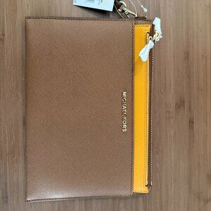 NWT Michael Kors Jet Set Travel Wristlet